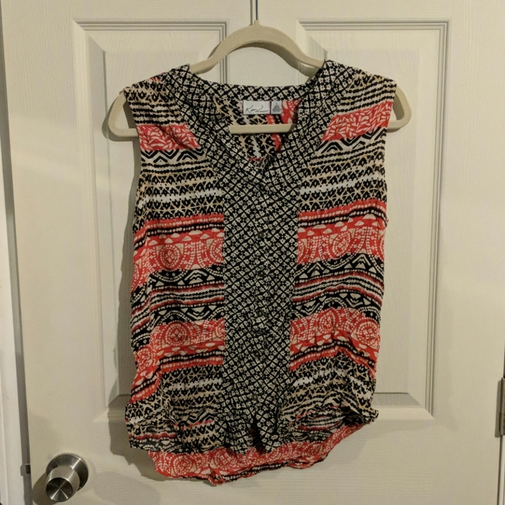 Loose sleeveless blouse with fun tribal pattern